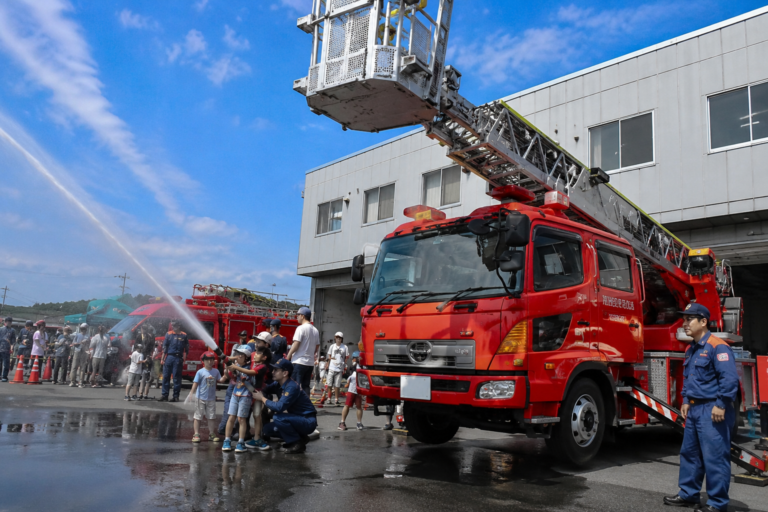 「消防へ行こう！」夏休み防火ラリー｜消防車カードを集めて消防体験を楽しもう！